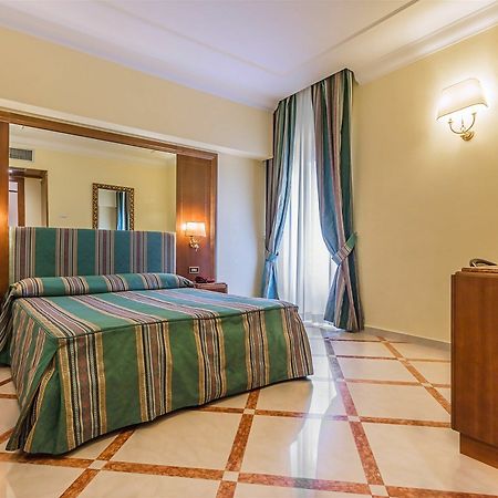 ราเอลี โฮเต็ล โนโต Hotel โรม ภายนอก รูปภาพ