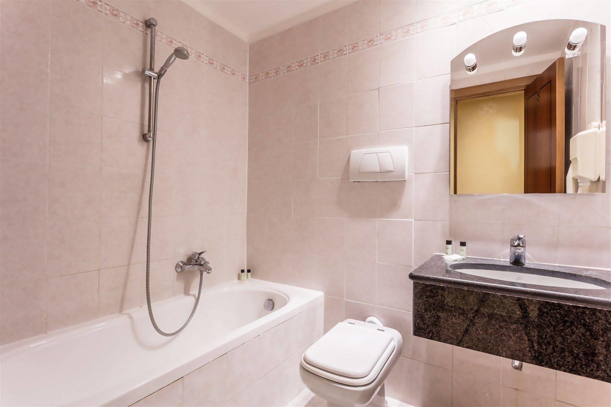 ราเอลี โฮเต็ล โนโต Hotel โรม ภายนอก รูปภาพ