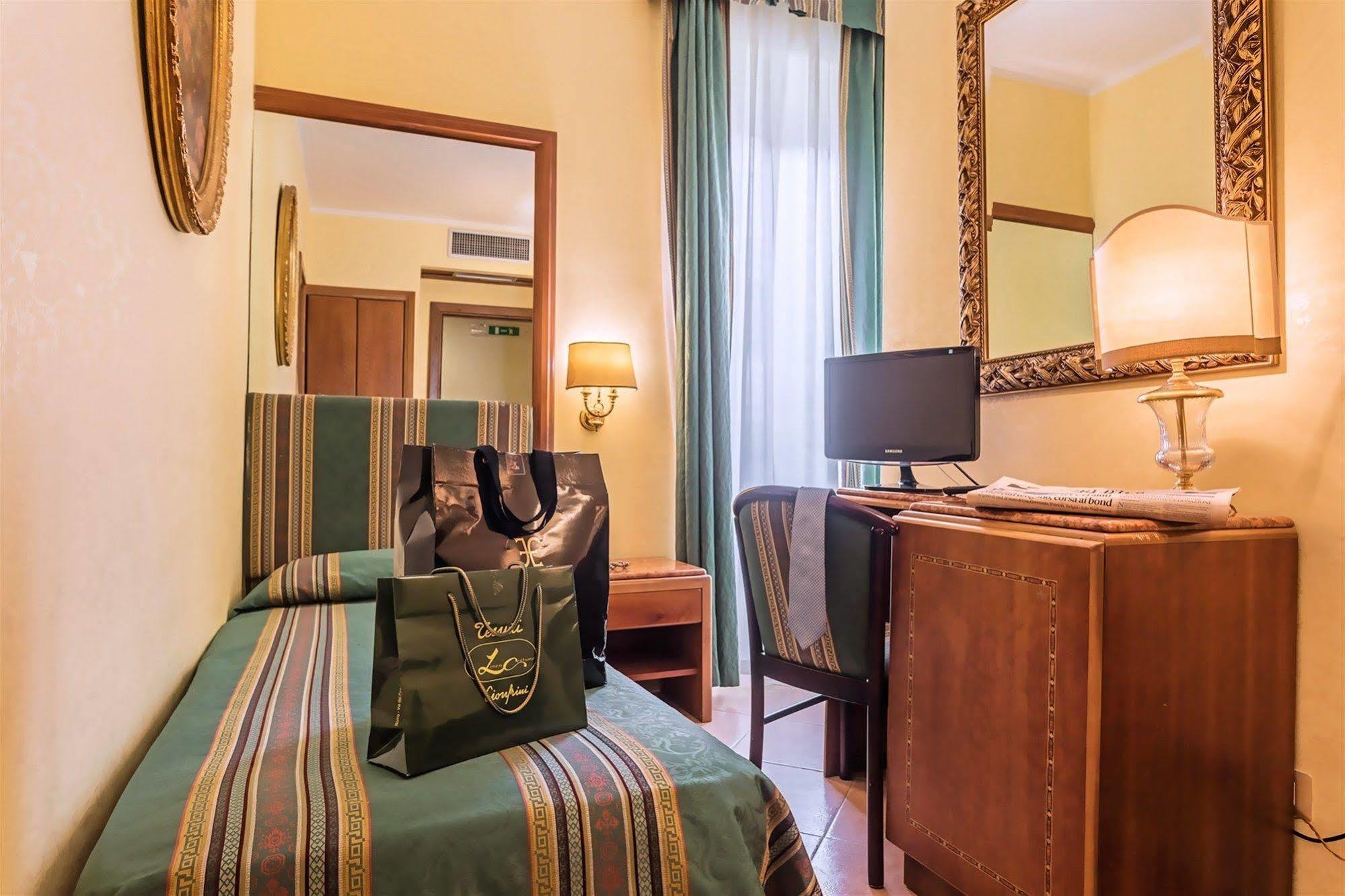 ราเอลี โฮเต็ล โนโต Hotel โรม ภายนอก รูปภาพ